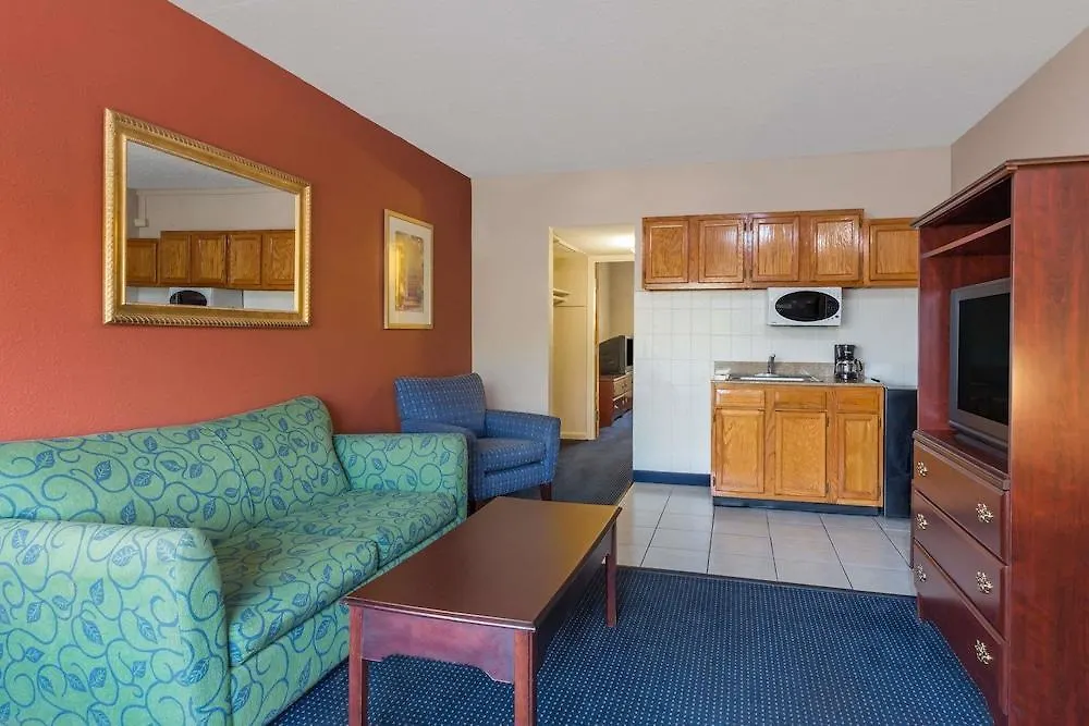 Breeze Inn & Suites, Virginia Beach Hotel